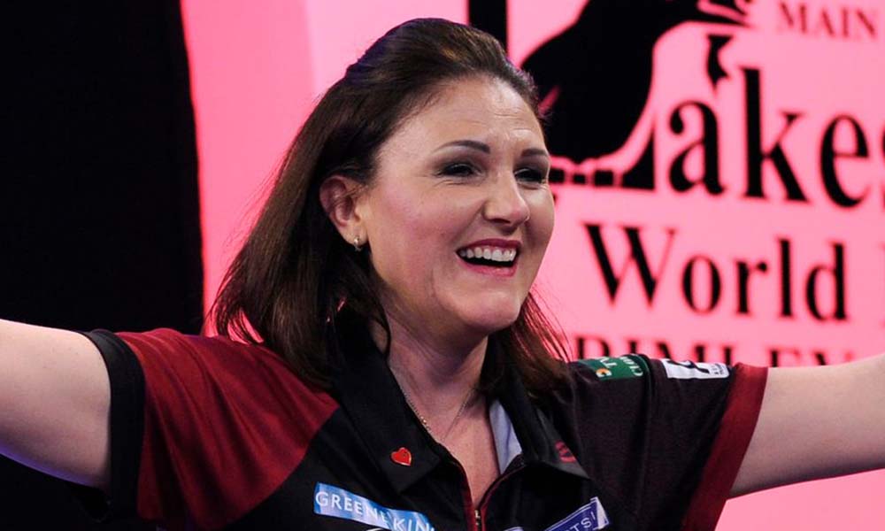 Lorraine Winstanley wins the women's BDO World Masters 2017